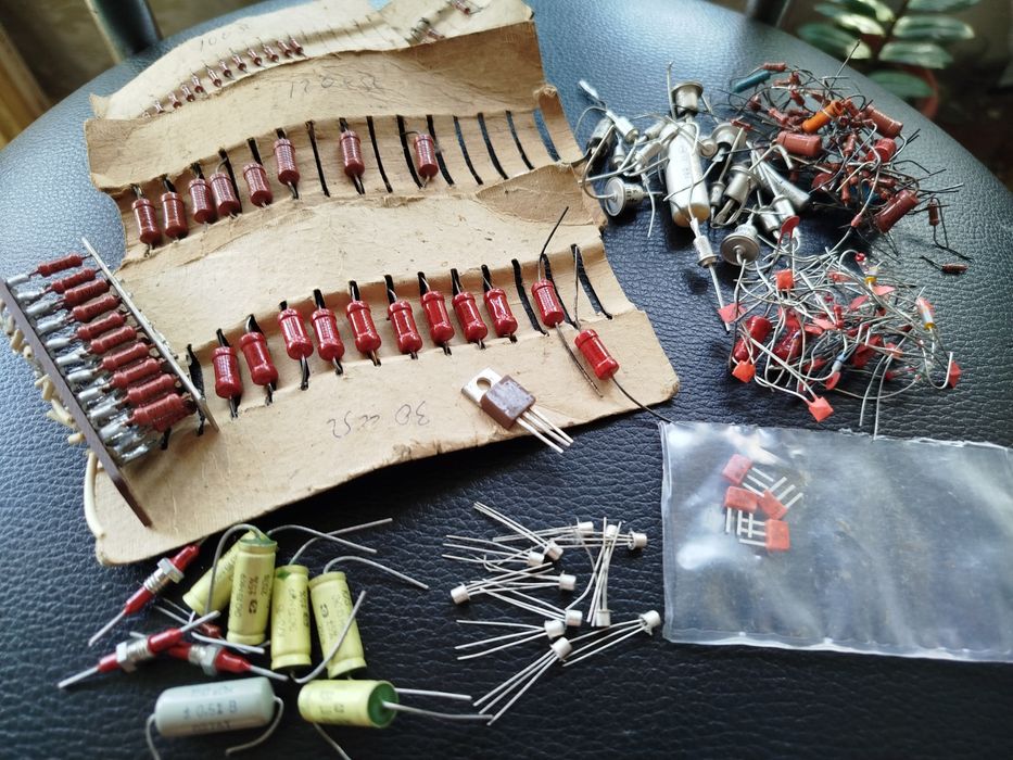 Резистори -конденсатори радянскіх часів