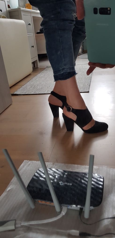 buty  firmy  but -S czarne skórzane rozm. 38