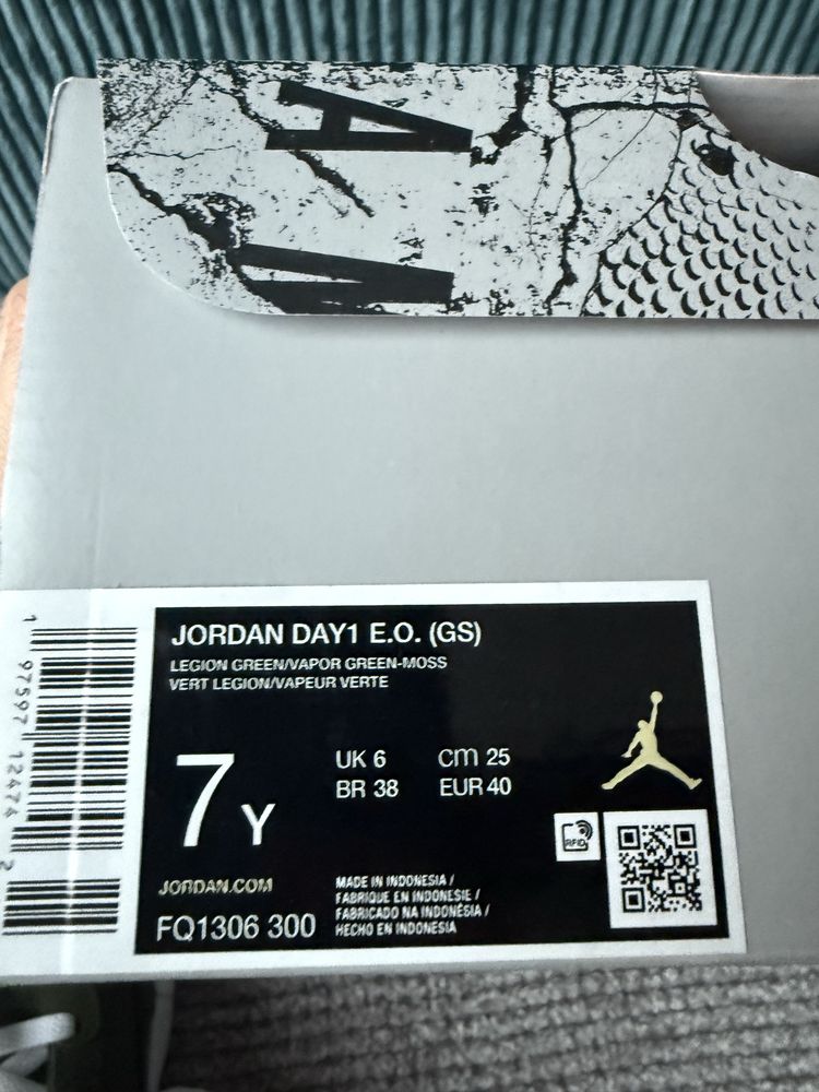 Buty chłopięce Jordan DAY1 EO (GS) r. 40 Nowe Oryginalne Khaki