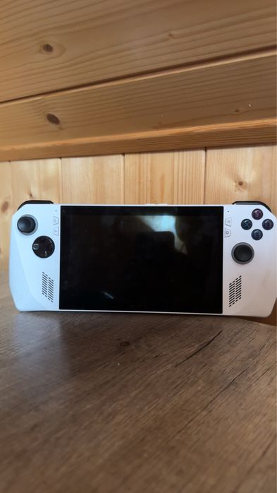 Konsolka Asus  ROG Ally 475gb 16gb RAM  AMD RADEON GRAPHICS