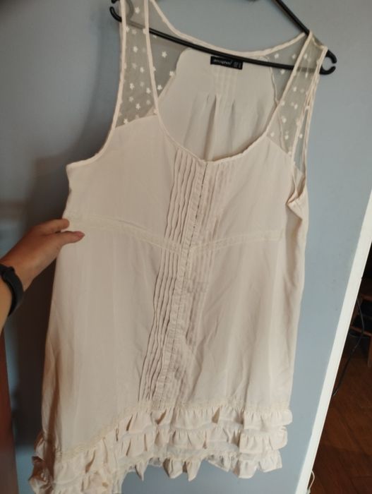 Sukienka beżowa koronka atmosphere 46