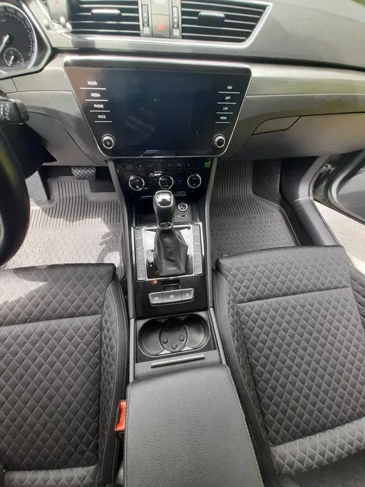 Skoda Superb Superb 2,0 TDI Style - Stan BDB