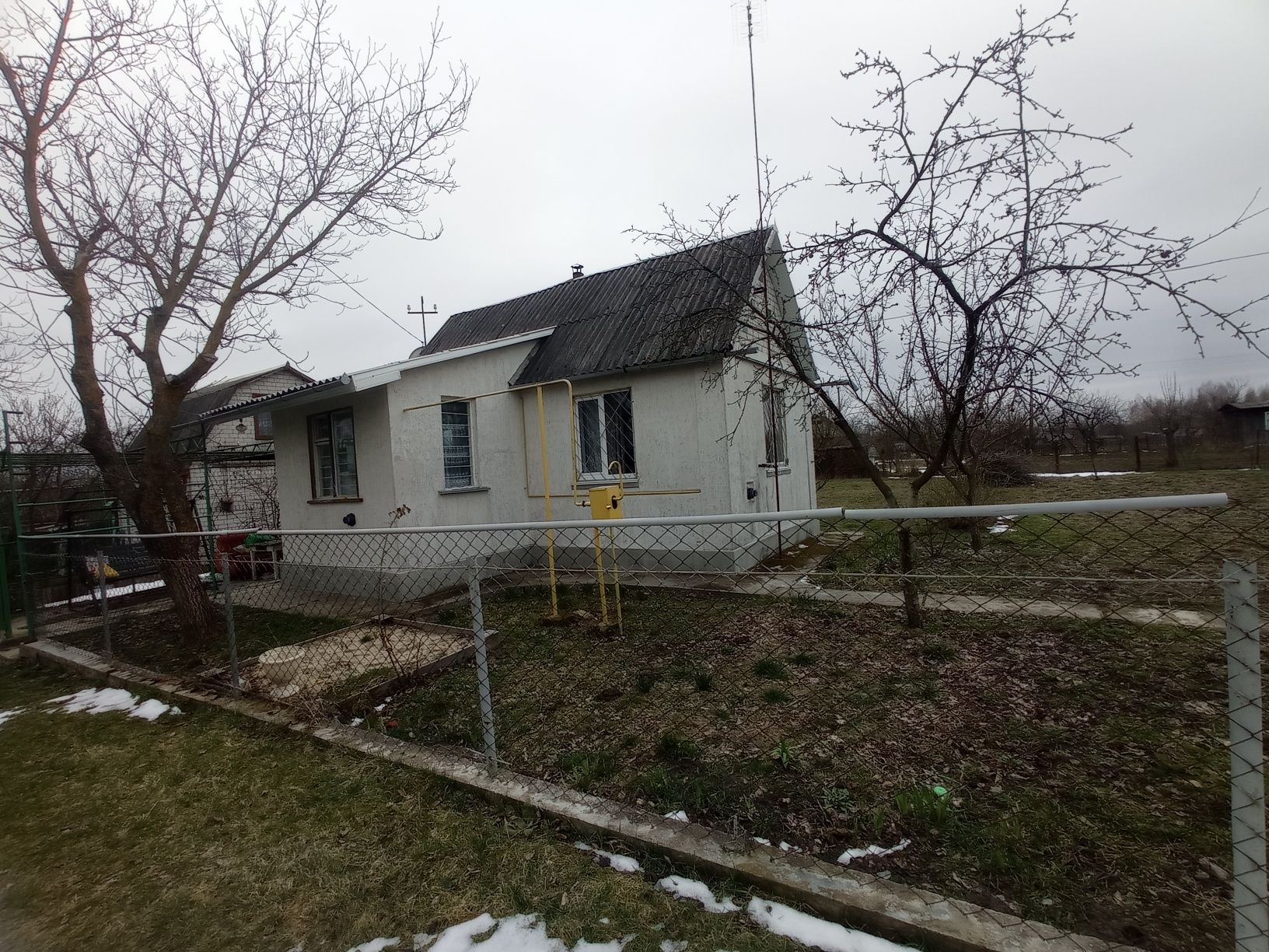 Продам дві дачі   в Тетерівському масиві зимовий варіант