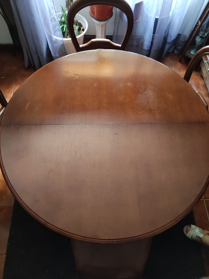 Mesa extensível + 4 cadeiras