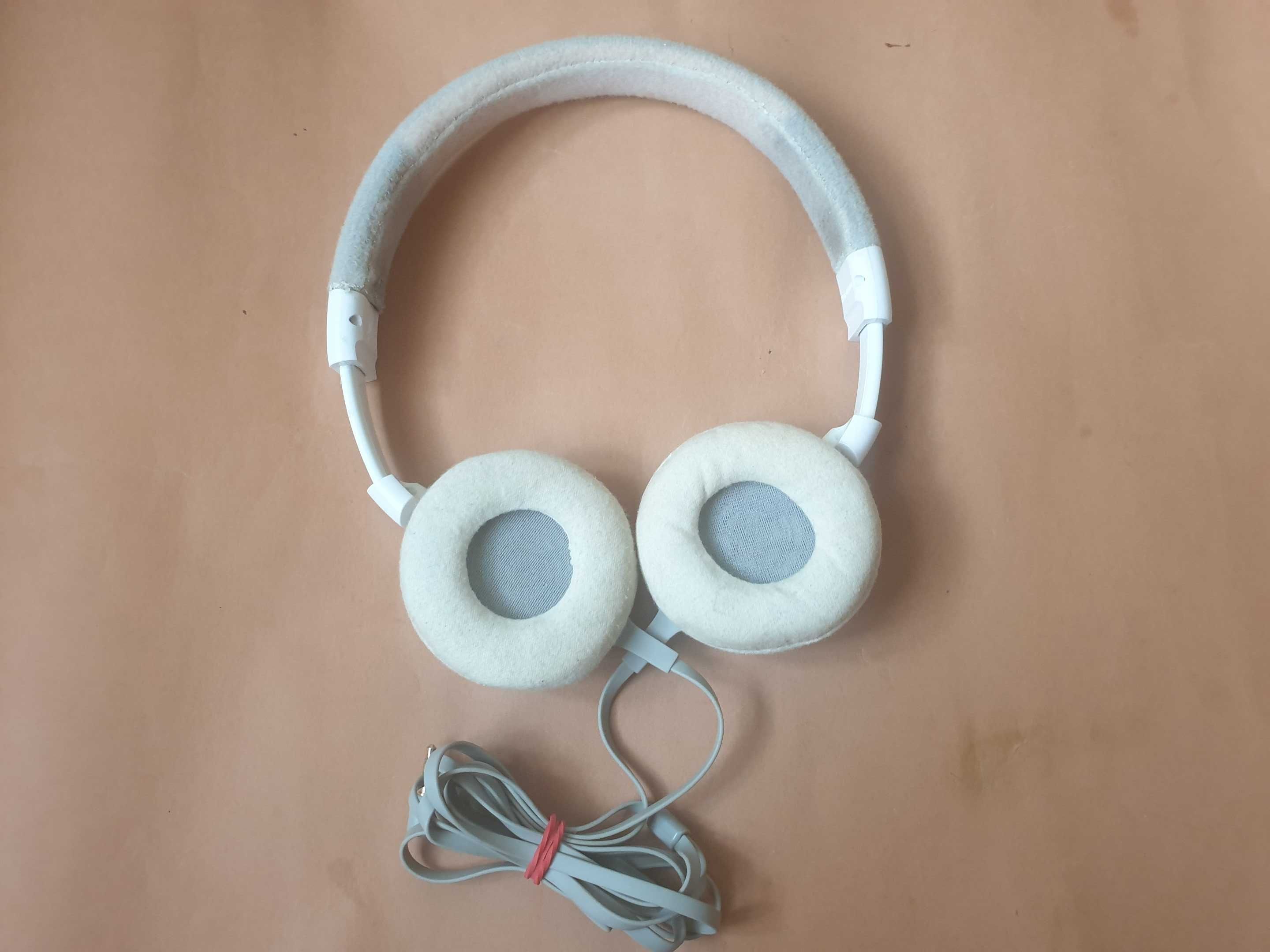 Słuchawki SONY MDR-ZX600
Średnica gąbek: 7,5cm