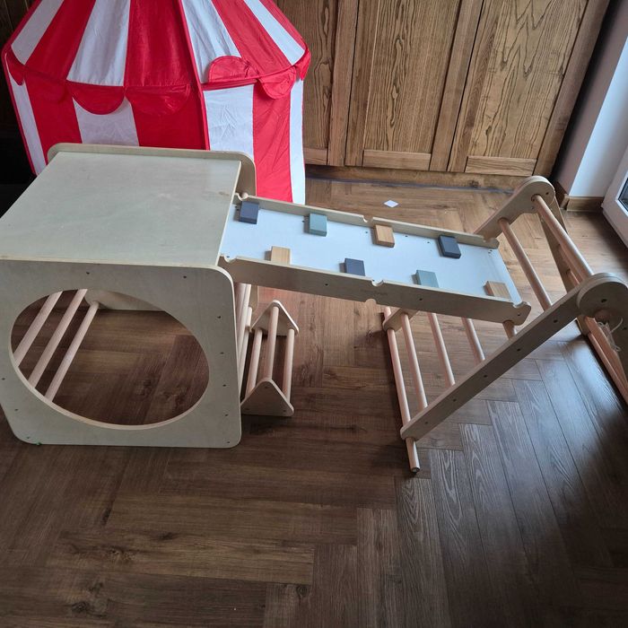 Domowy plac zabaw trojkat piklera rownowaznia drabinka scianka wspin
