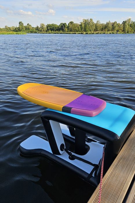 Asekuracyjna platforma startowa pump foil dock start