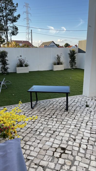 Mesa em boas condições