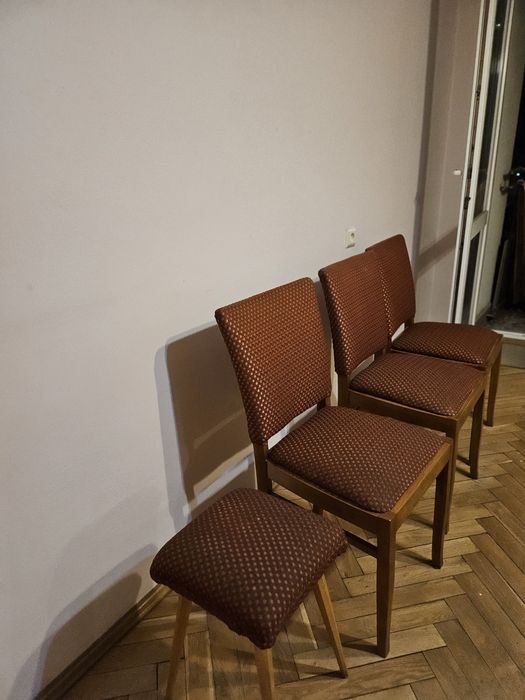 Krzesła  i taborety