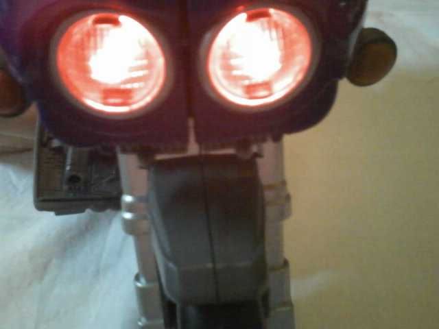 Boneco Max Steel com mota