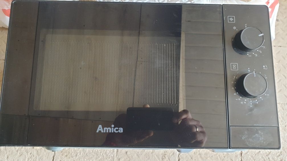 Mikrofala mikrofalówka AMICA 1000W AMMF20M1GB czarna