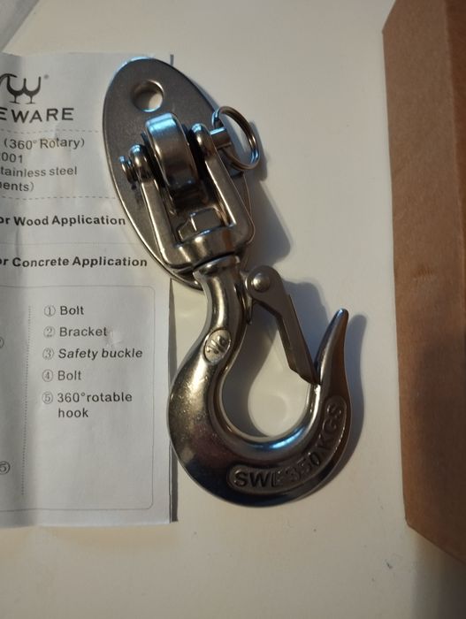 Hak z zabezpieczeniem