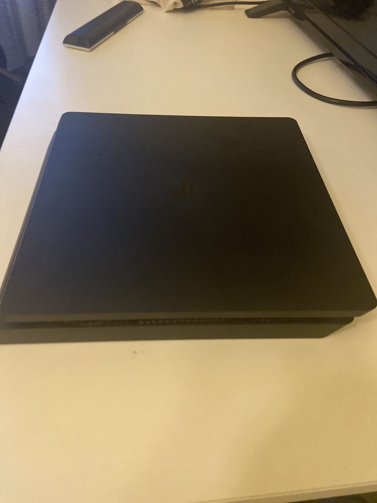 PlayStation 4 slim 1TB