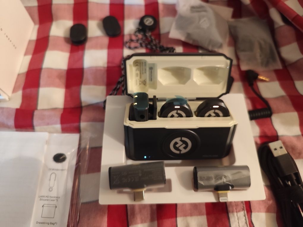Wireless lavalier microphone hollyland park m2