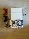 Playstation 4 z 3 padami dualsense 4