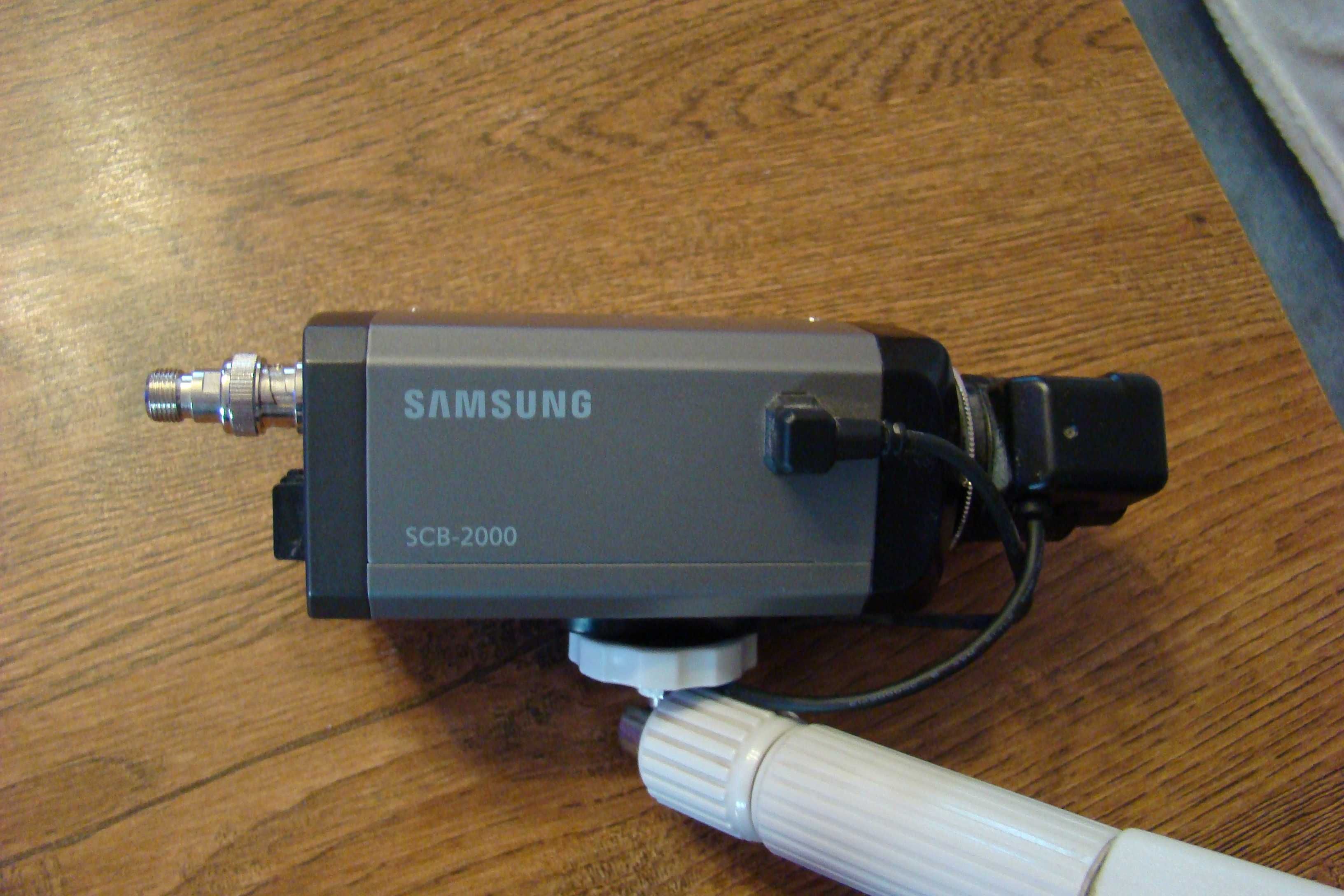 Kamera analogowa Samsung z obiektywem