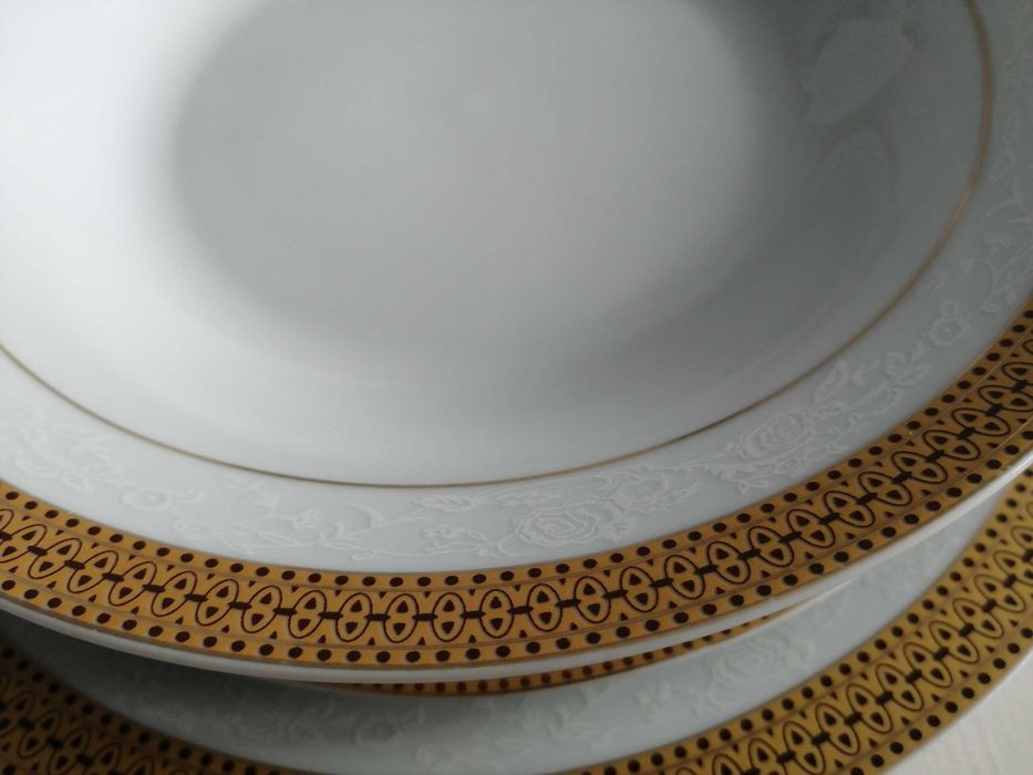 Serwis obiadowy komplet królewski złoty dekor porcelana 21 elementów