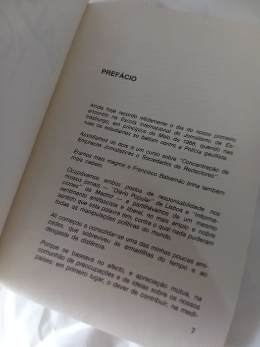 Livro sobre Pinto Balsemão com muitas fotos