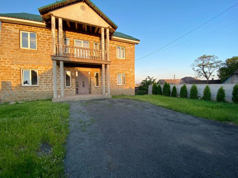 Дом  возле пл освобождения.пюс СТО