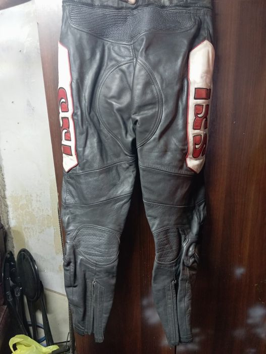 Мото курточки шкіряні