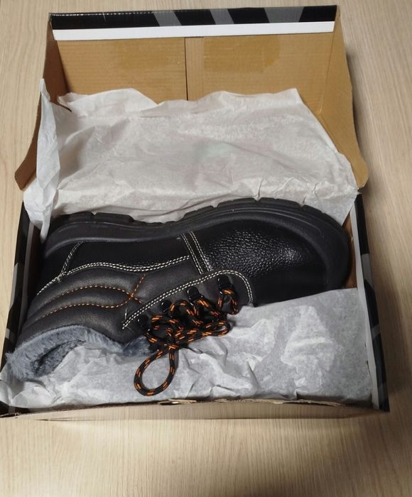 Buty męskie robocze ocieplane nowe .