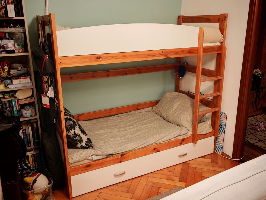 Łóżko piętrowe drewniane