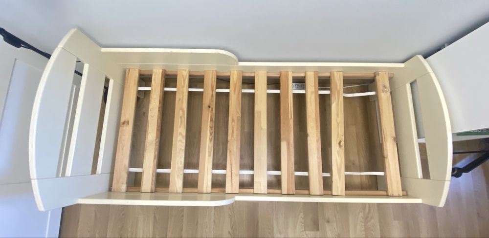 Łóżko dla dziecka kremowe drewniane łóżeczko solidne 70x160