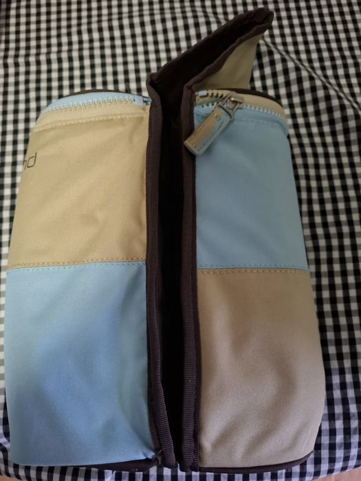 Porta biberões, esterilizador e chupetas