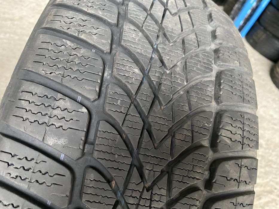 Продам резину 225/55/17 зима Dunlop