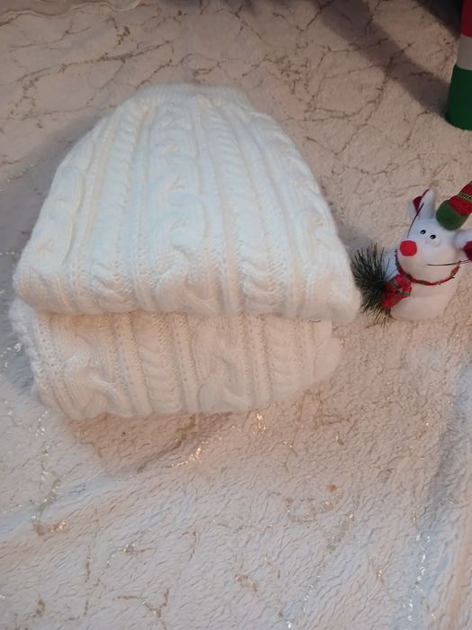 В'язаний костюмчик молочного кольору