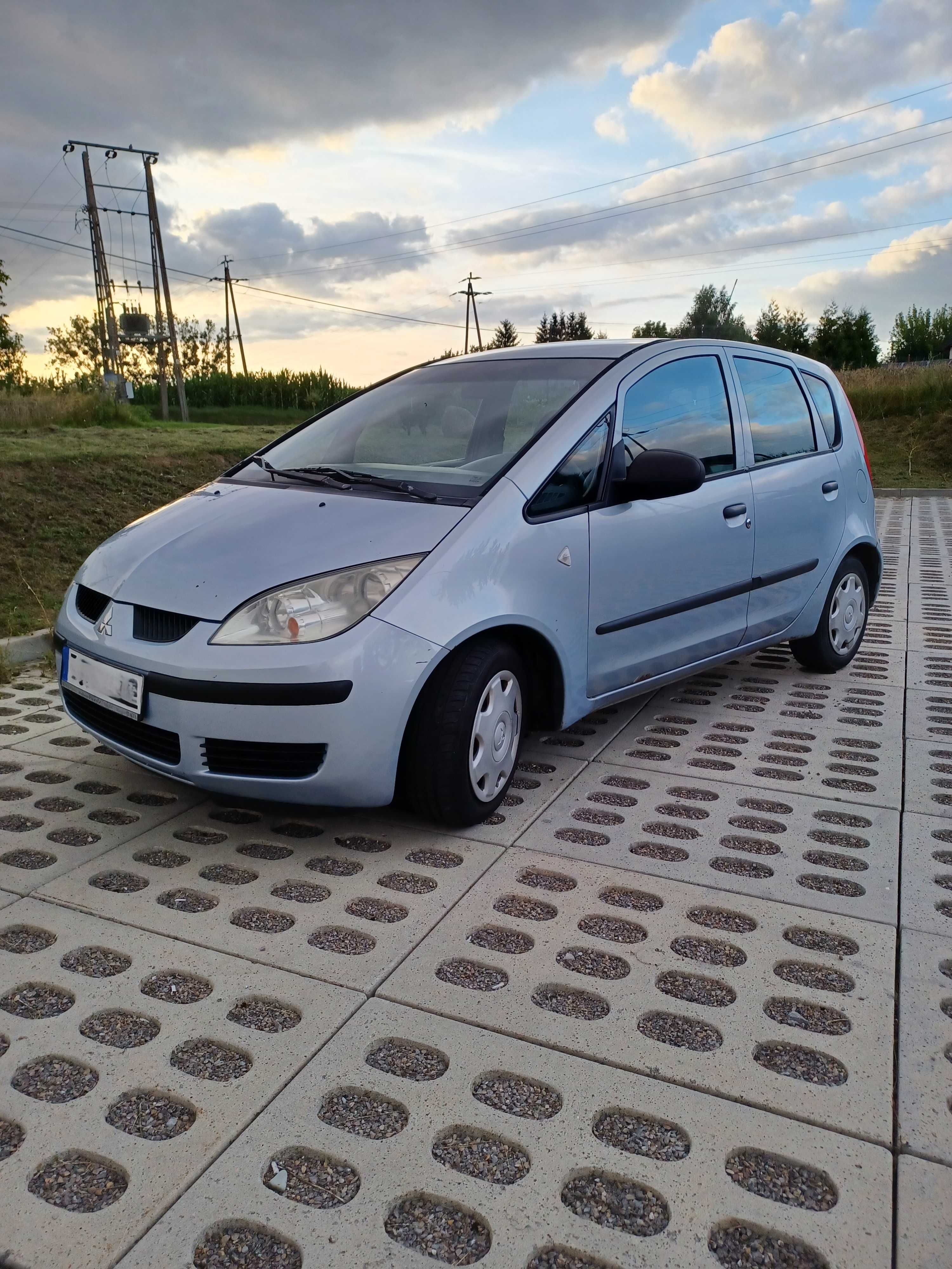 Mitsubishi Colt 2005 r. 1.3 Benzyna. Do poprawek lakierniczych