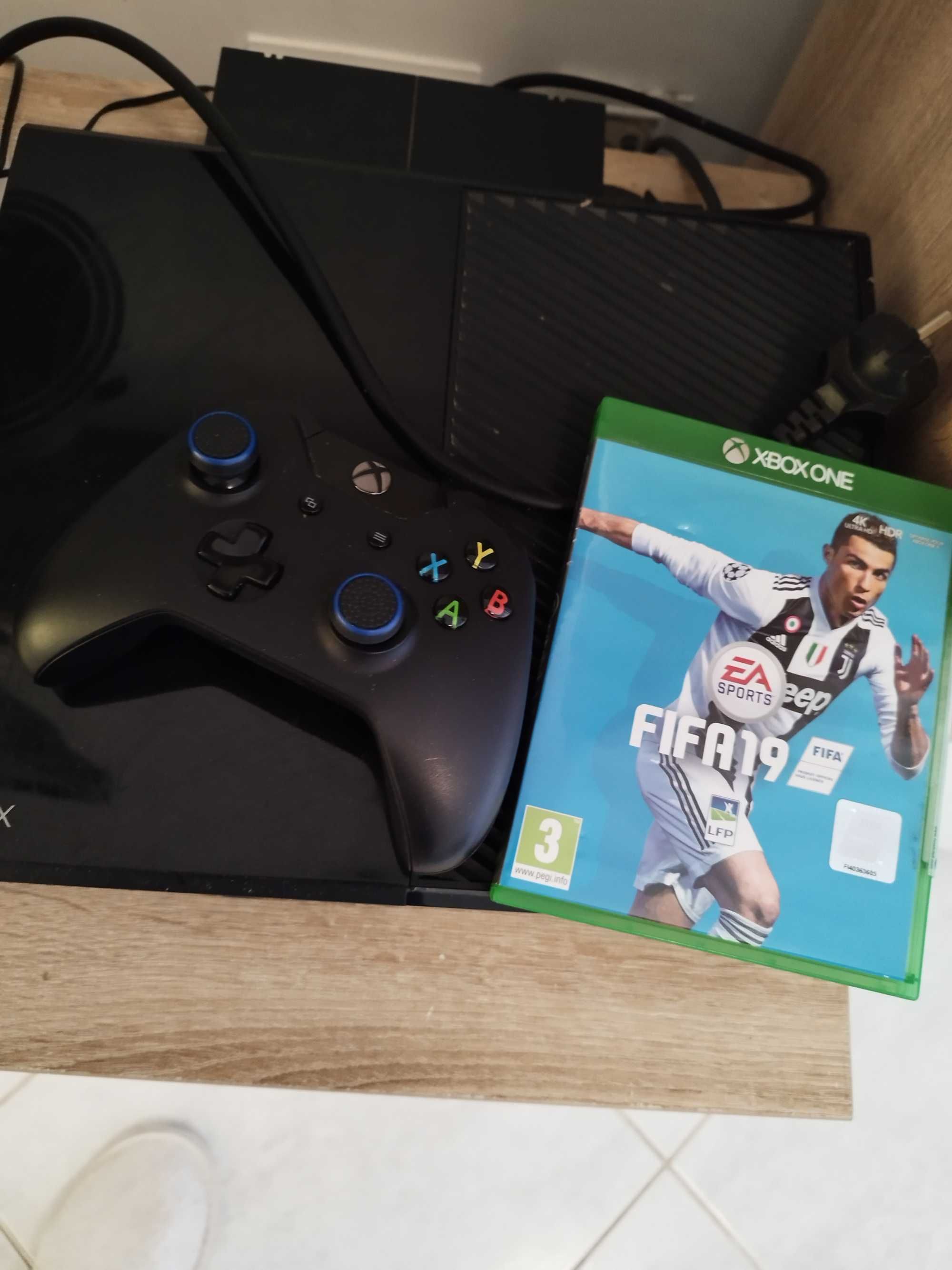 Xbox One + fifa 19