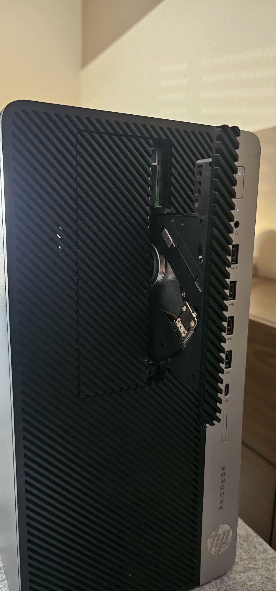 HP ProDesk 600 G3 MT (intel i7 6800, ram 24gb e MSI GTX 1650  4gb)