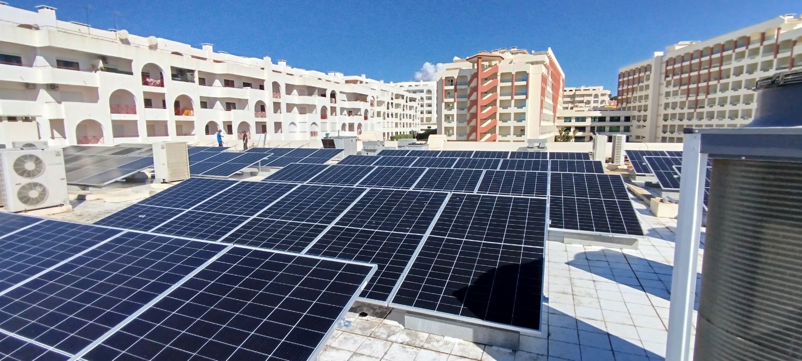 Instalações e. Reparos de painéis fotovoltaicos