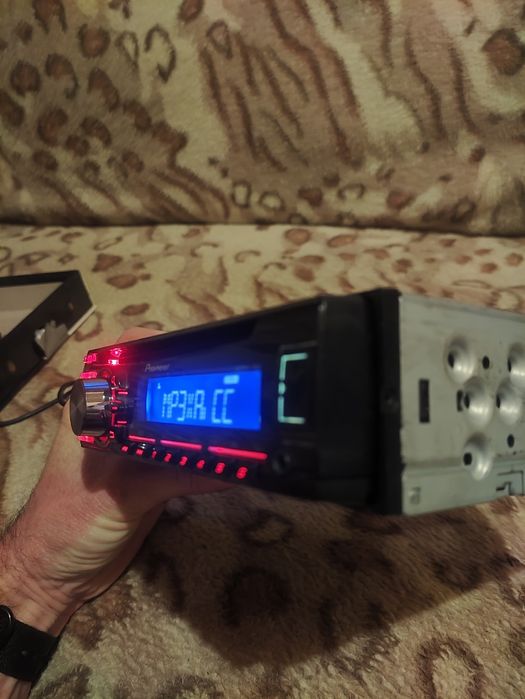 Блютуз магнитола Pioneer DEH 4700 BT