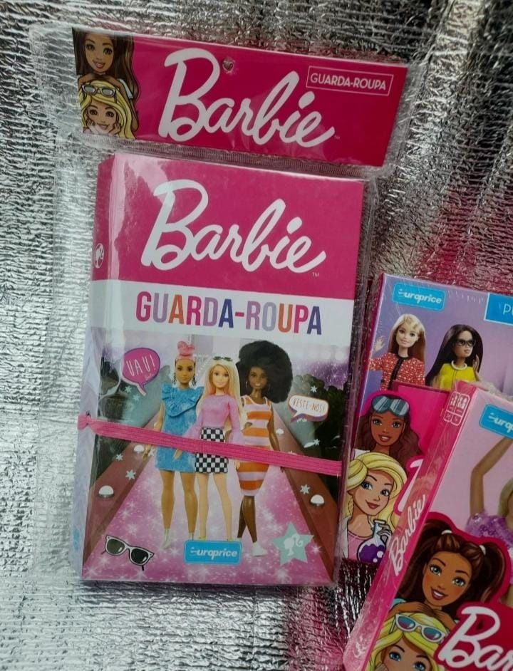 Conjunto 6 puzzles, 2 cadernos e 12 lápis Barbie