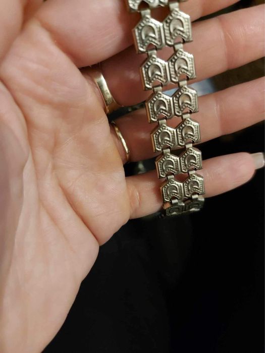 Naszyjnik ze złotym połyskiem