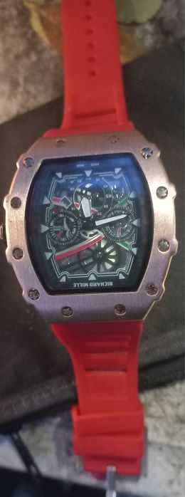 Zegarek w idealnym stanie w niskiej cenie