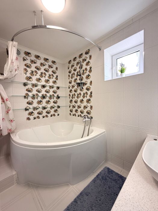 Велика 3к-Квартира з Авторським ремонтом у Калиновій Слободі.