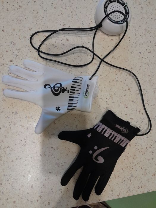 Музичні рукавички!