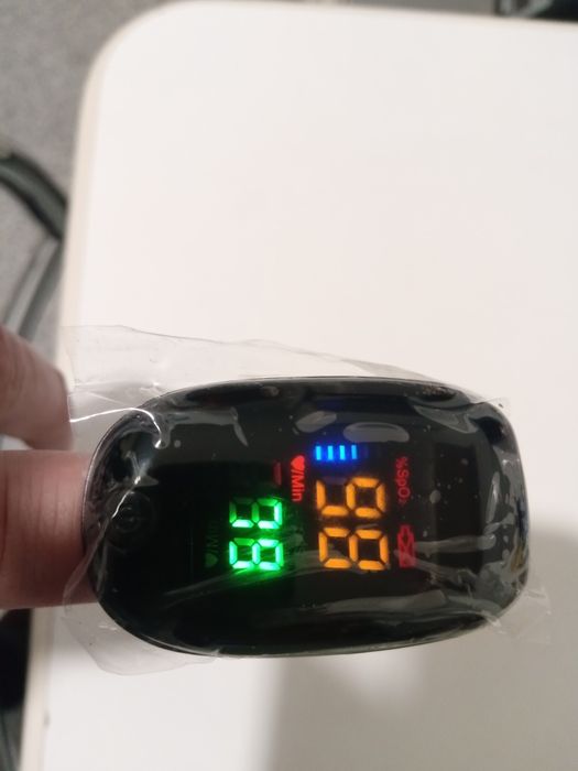 Oximetro com bolsa de transporte e fio.