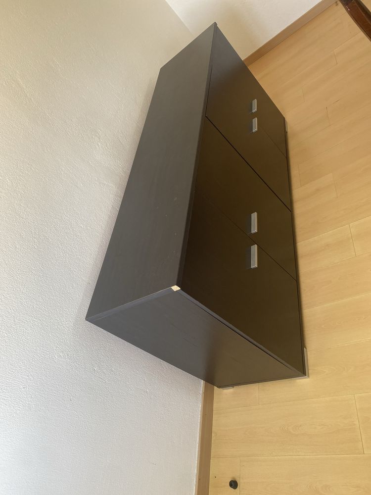 Mesa de jantar com aparador