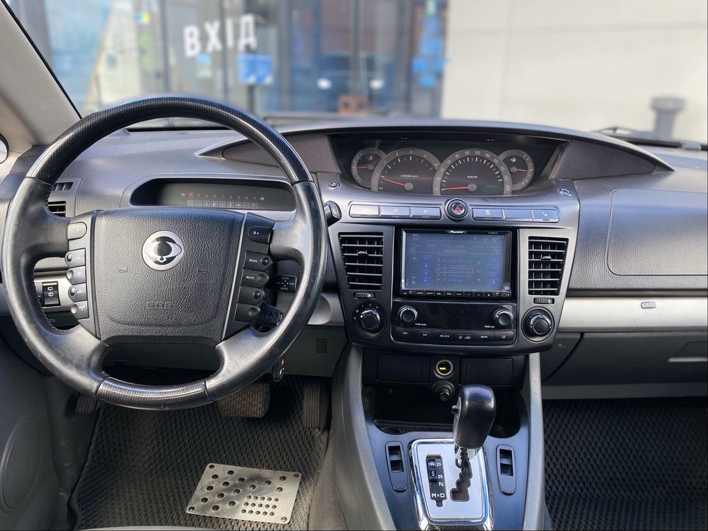 Ssang Yong Rodius
