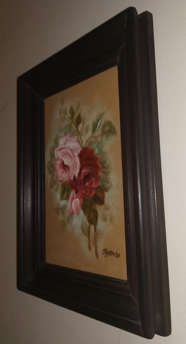 Lindos com pintura sobre veludo. Assinados. Molduras em madeira.
