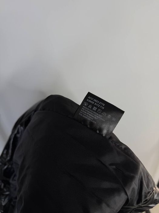 Пуховик Prada // щільний матеріал