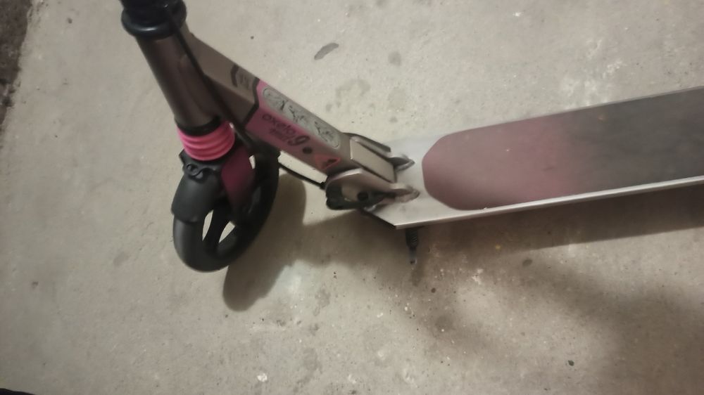 Hulajnoga Scooter z różowym dodatkami