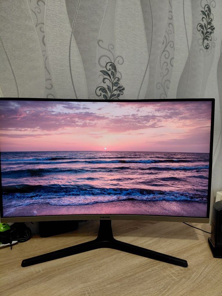 Samsung C27R500 Curved Monitor