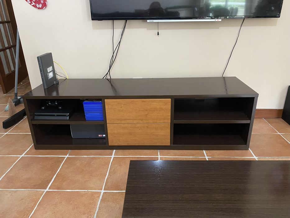 Rack e mesa de centro de sala