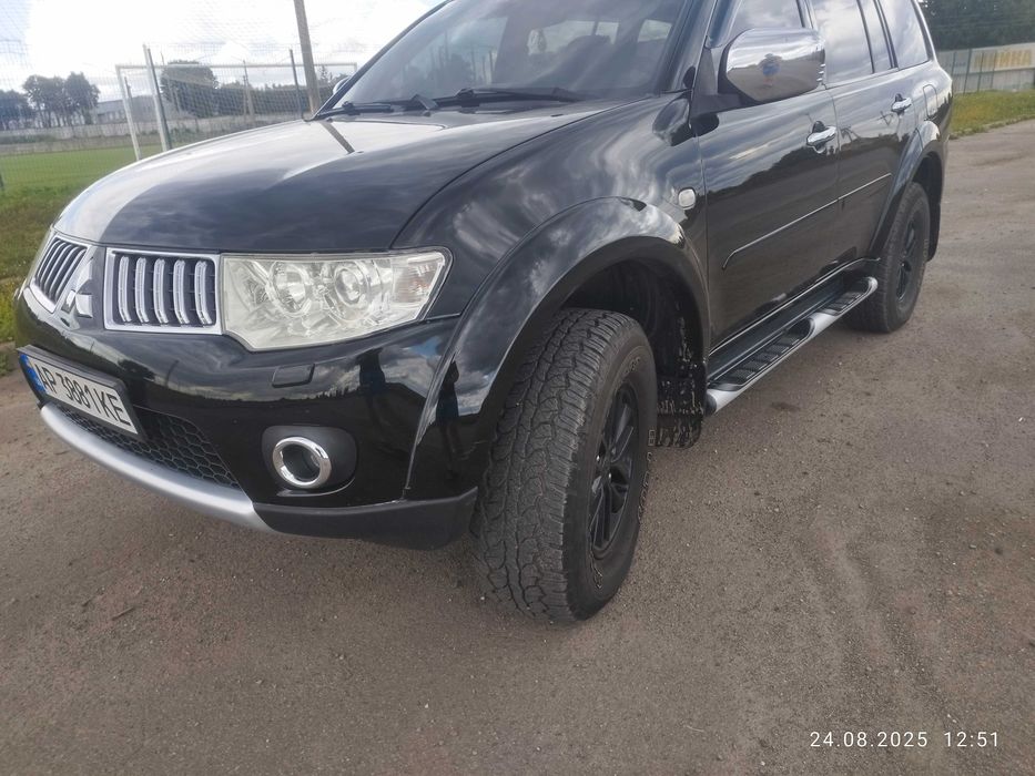 Mitsubishi pagero sport 2011