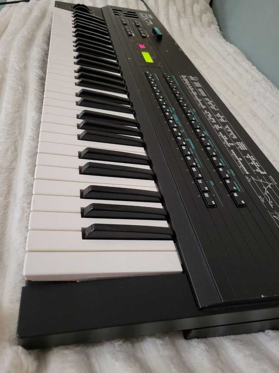 Аналоговий FM-синтезатор Yamaha DX-7s